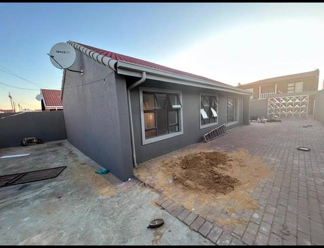 3 BEDROOM HOUSE FOR SALE IN PIMVILLE ZONE 6